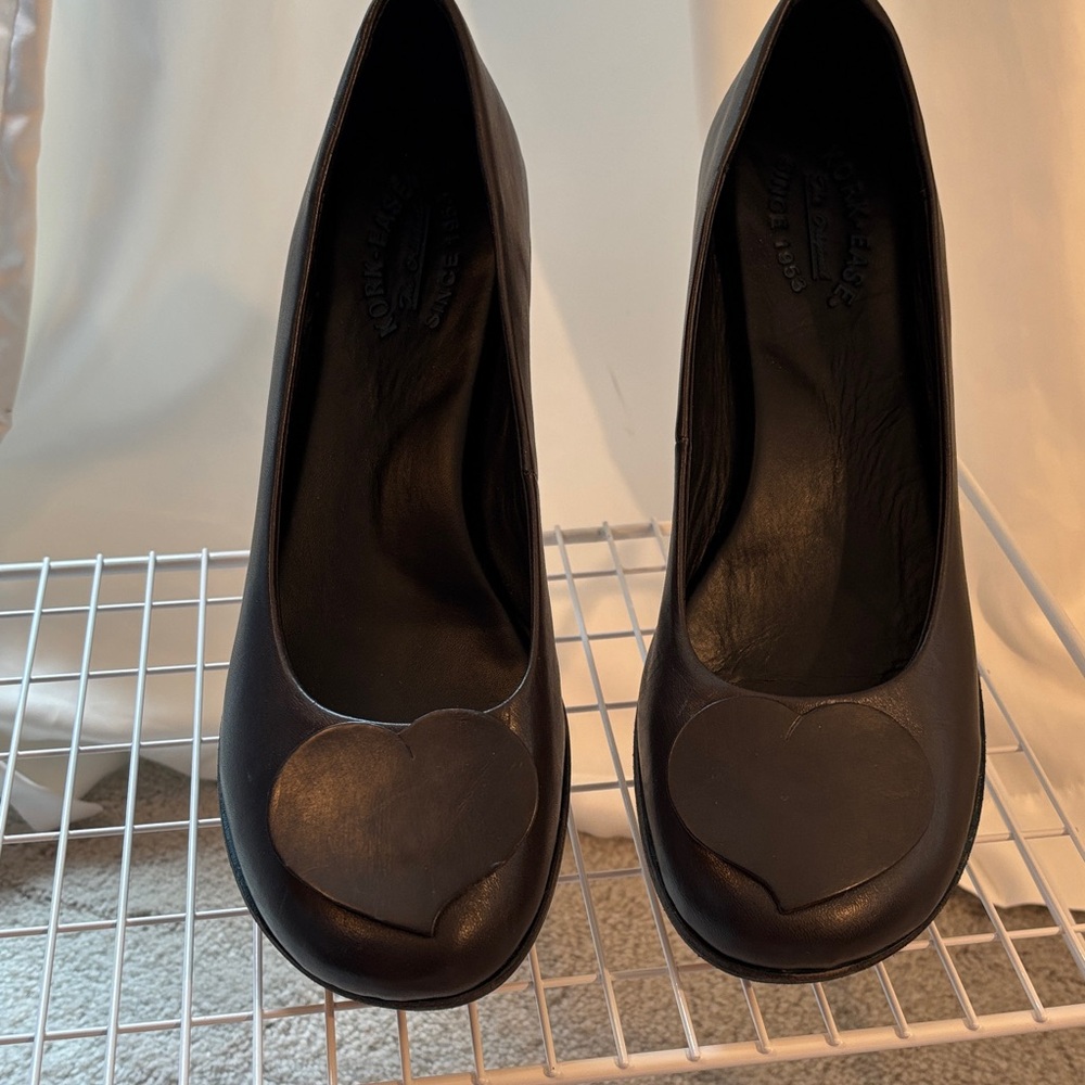 Kork-Ease Black Heart Accent Leather Slip On Shoes Size 11